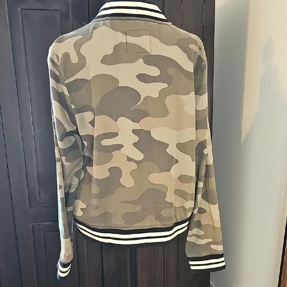 NWOT-Natural Reflections Tan Camouflage Bomber Jacket - Picture 2 of 6